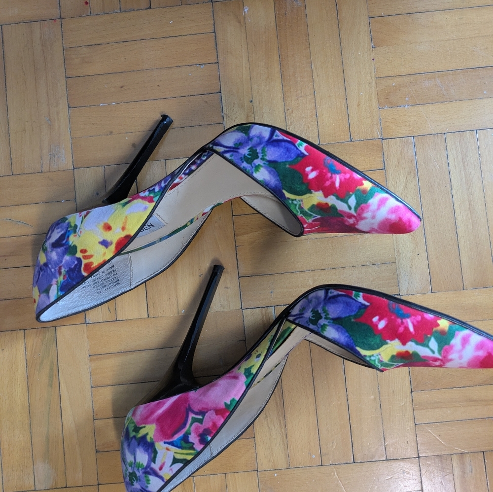 Floral fabric pumps - Picture 3 of 3